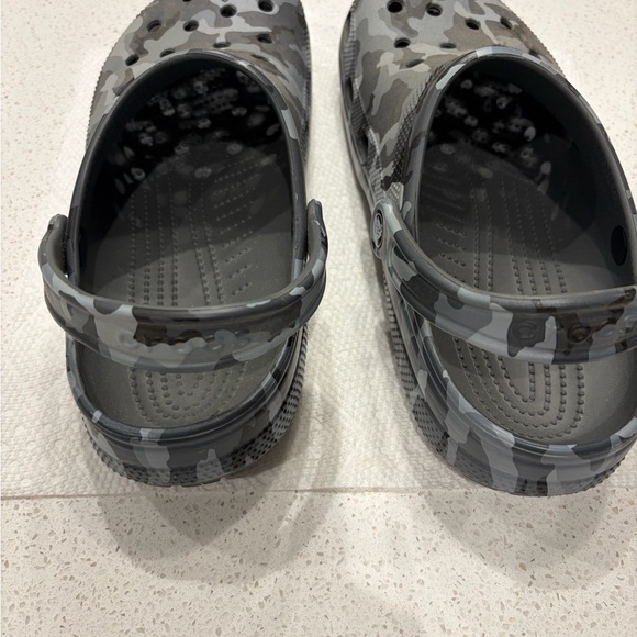 Crocs Camouflage Clogs - Picture 4 of 5